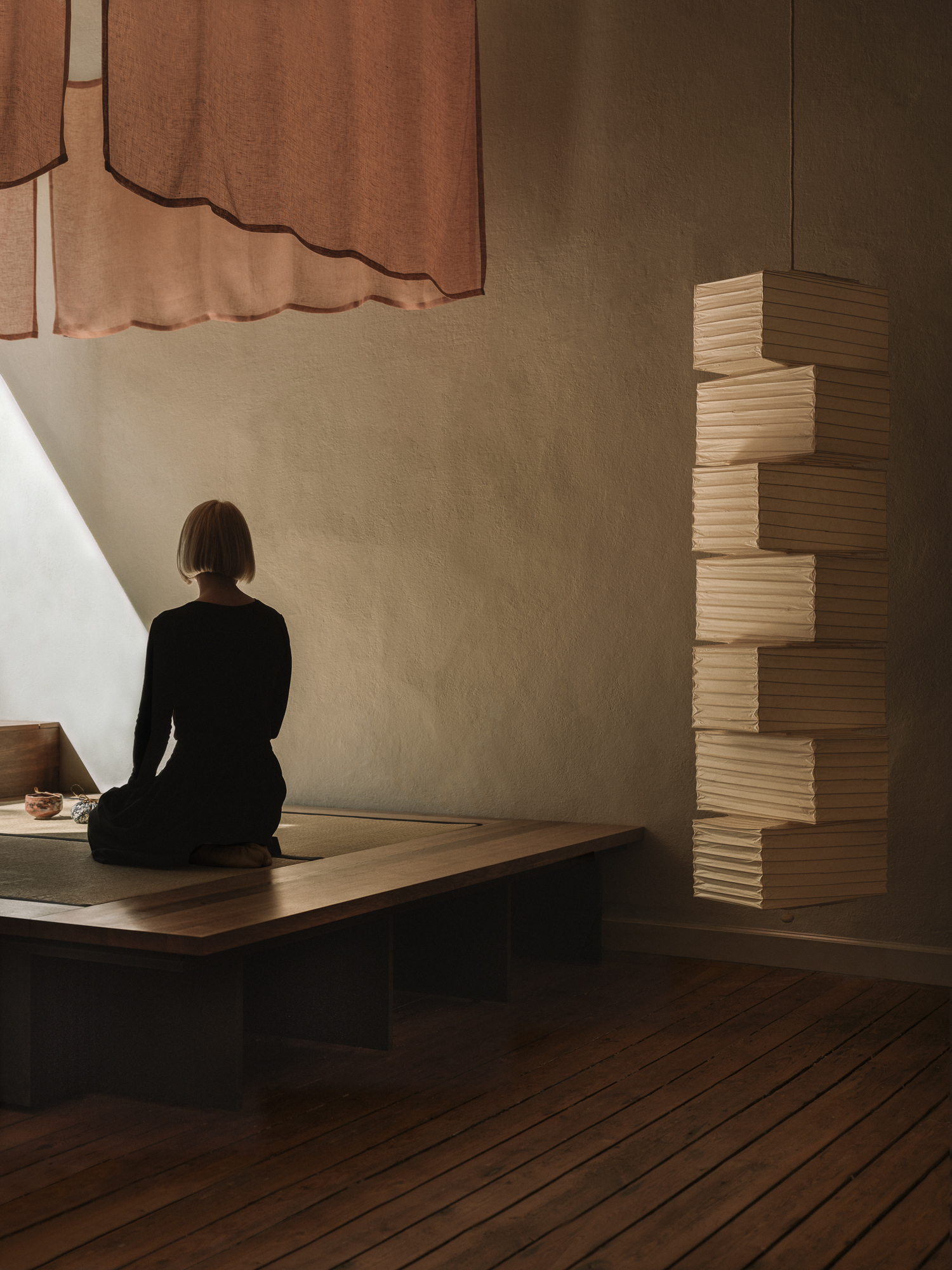 Kissabō tatami — figure at window